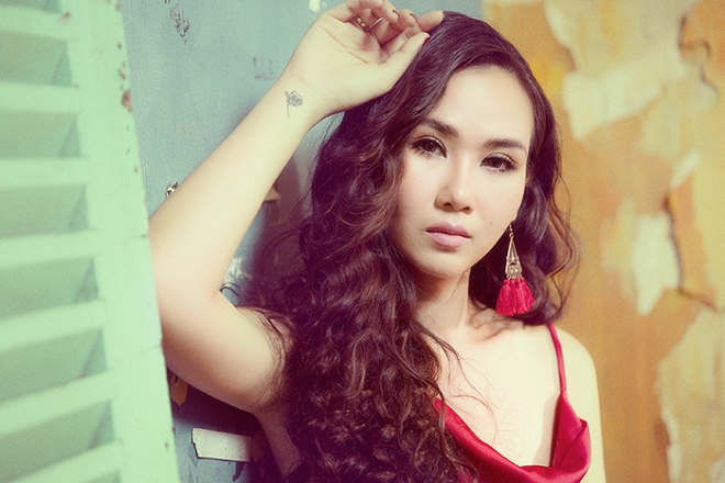 Ông xã Võ Hạ Trâm cực ngọt ngào khi lần đầu góp mặt trong MV của vợ-2