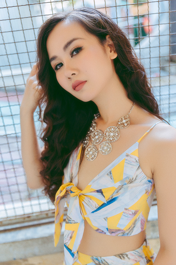 Ông xã Võ Hạ Trâm cực ngọt ngào khi lần đầu góp mặt trong MV của vợ-4