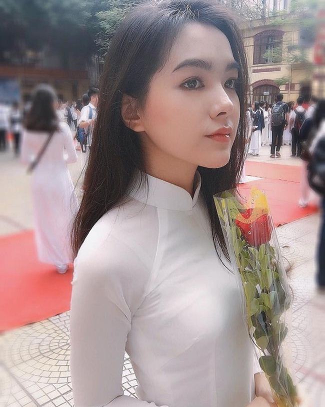 Những thiếu nữ Việt xinh đẹp, nổi tiếng sau 1 đêm nhờ mặc áo dài trắng-5