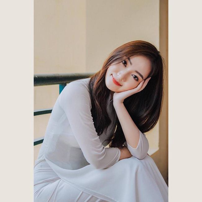 Những thiếu nữ Việt xinh đẹp, nổi tiếng sau 1 đêm nhờ mặc áo dài trắng-14
