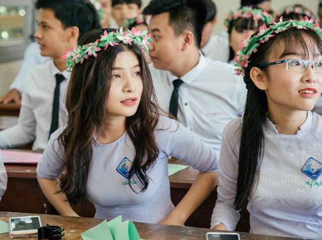 Những thiếu nữ Việt xinh đẹp, nổi tiếng sau 1 đêm nhờ mặc áo dài trắng-15