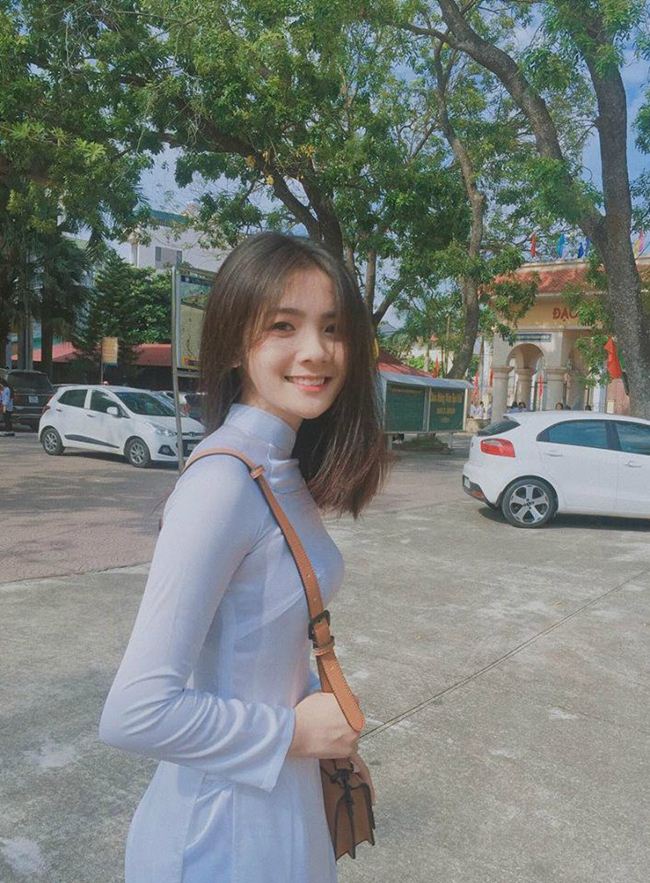 Những thiếu nữ Việt xinh đẹp, nổi tiếng sau 1 đêm nhờ mặc áo dài trắng-16