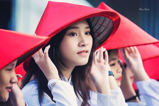 Những thiếu nữ Việt xinh đẹp, nổi tiếng sau 1 đêm nhờ mặc áo dài trắng-17