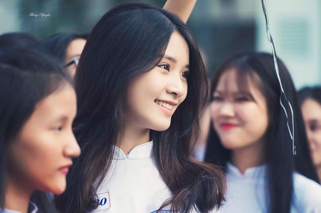 Những thiếu nữ Việt xinh đẹp, nổi tiếng sau 1 đêm nhờ mặc áo dài trắng-19