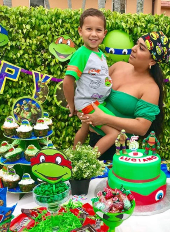 Sốc với cảnh bà mẹ ném con trai 5 tuổi từ tầng 5 xuống đất rồi sau đó nhảy lầu tự sát-2