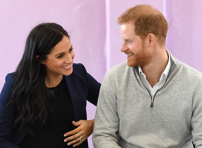 Đoạn clip Hoàng tử Harry quay sang hỏi vợ bầu Meghan: Có phải con của anh không? khiến cộng đồng mạng dậy sóng-1