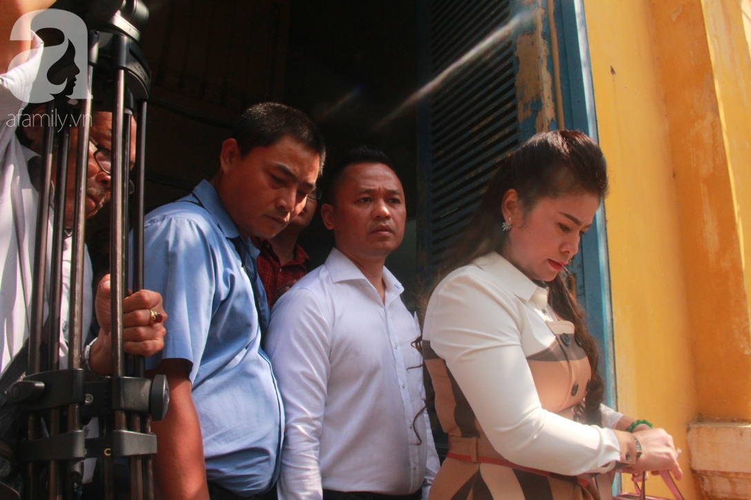 Bà Lê Hoàng Diệp Thảo ngậm ngùi: Vì thương chồng mới đưa ông Vũ vào nhà thương điên-11