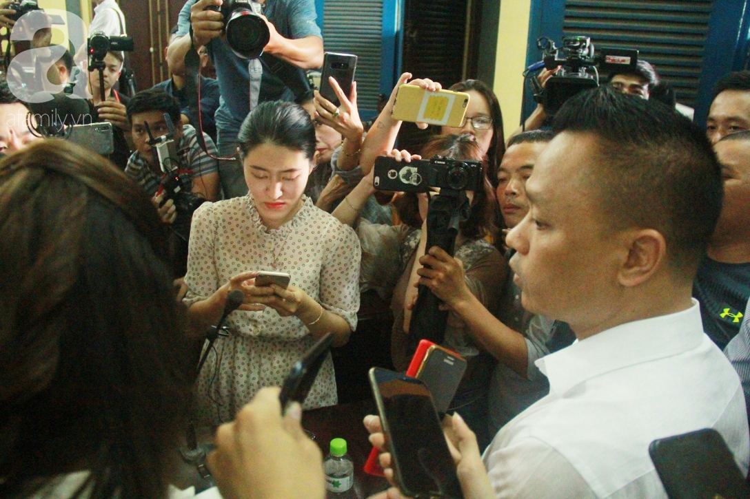 Bà Lê Hoàng Diệp Thảo ngậm ngùi: Vì thương chồng mới đưa ông Vũ vào nhà thương điên-10