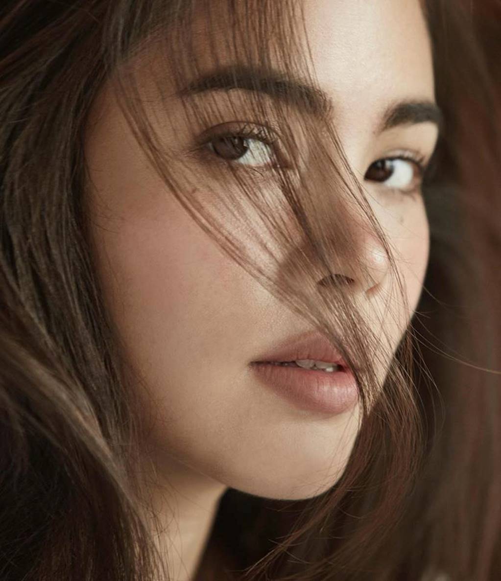 Mê mẩn trước nhan sắc ngọc nữ xứ Chùa Vàng diện áo dài vừa du lịch ở Việt Nam-5