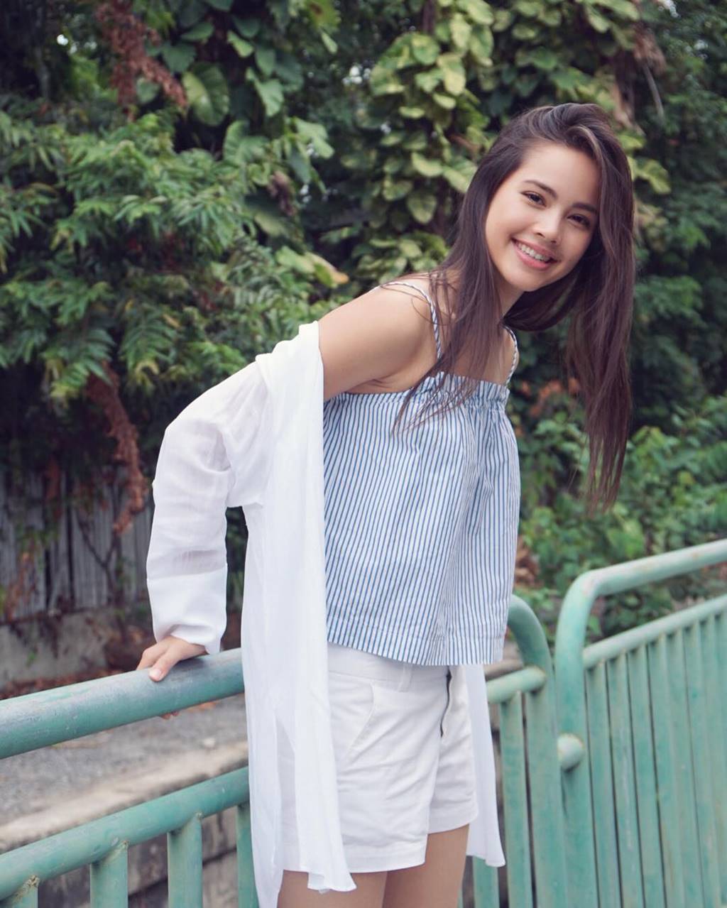 Mê mẩn trước nhan sắc ngọc nữ xứ Chùa Vàng diện áo dài vừa du lịch ở Việt Nam-10