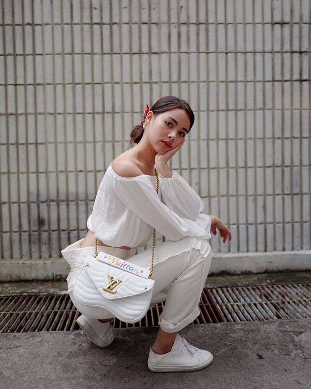 Mê mẩn trước nhan sắc ngọc nữ xứ Chùa Vàng diện áo dài vừa du lịch ở Việt Nam-11