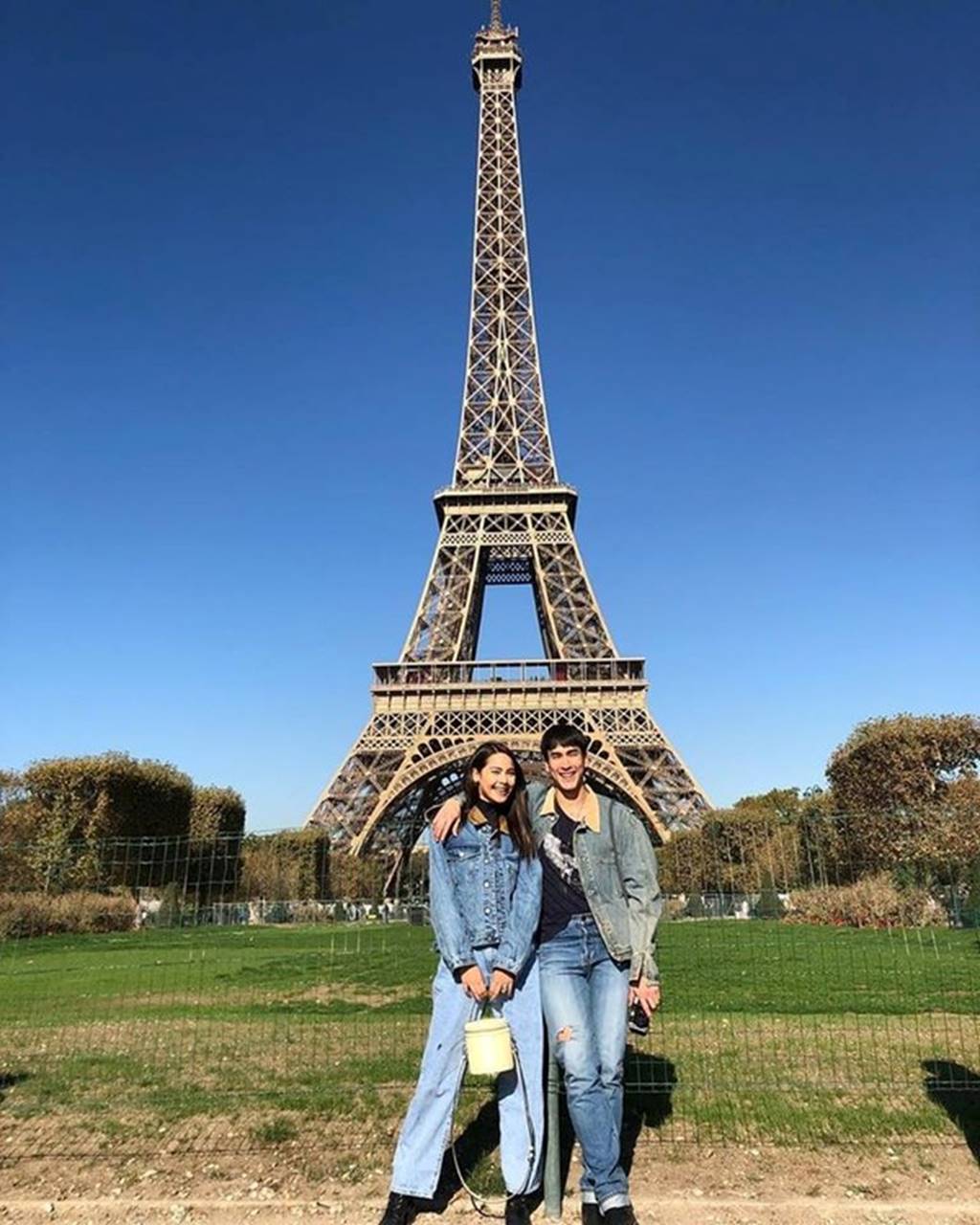 Mê mẩn trước nhan sắc ngọc nữ xứ Chùa Vàng diện áo dài vừa du lịch ở Việt Nam-14