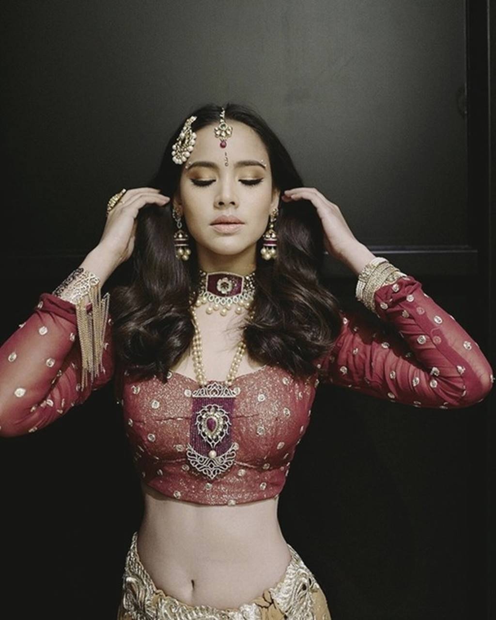 Mê mẩn trước nhan sắc ngọc nữ xứ Chùa Vàng diện áo dài vừa du lịch ở Việt Nam-7