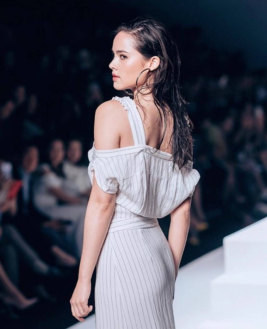 Mê mẩn trước nhan sắc ngọc nữ xứ Chùa Vàng diện áo dài vừa du lịch ở Việt Nam-8