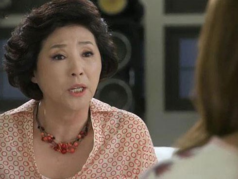 Mẹ chồng quả quyết cháu nội giống hệt hàng xóm và màn đáp trả của nàng dâu