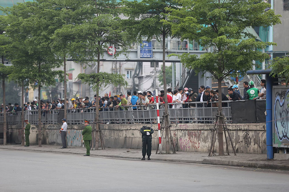 Ông Kim Jong-un vẫy chào người dân, lên tàu về nước-30