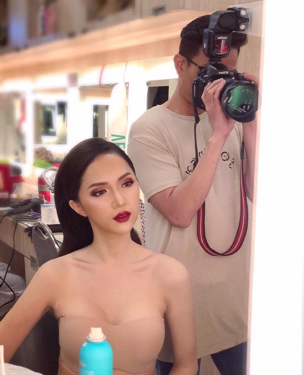 Trước khi hết nhiệm kì, Hoa hậu chuyển giới Hương Giang liên tục khiến ai nấy giật mình vì vòng 1 quá khác biệt-4