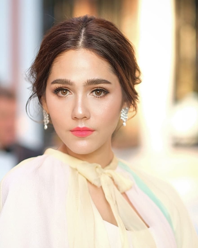 Chẳng những đàn ông mà phụ nữ cũng mê 3 bông hồng lai đẹp nhất Thái Lan-1