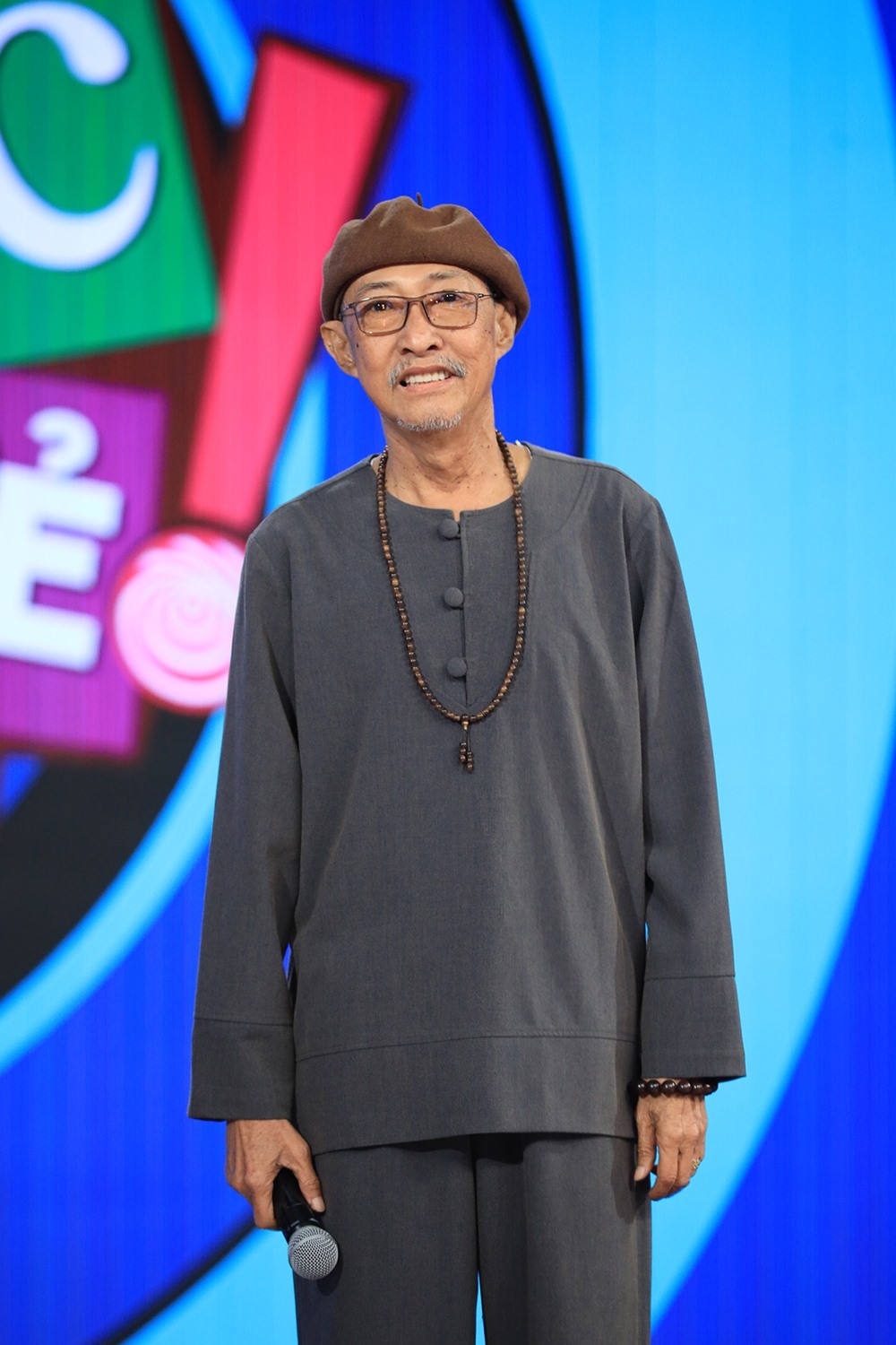 Nghệ sĩ Lê Bình: Ung thư không còn di căn, chỉ chưa đi đá bóng được-7