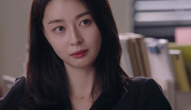 Người yêu cũ suốt ngày nhắn tin hỏi han chồng, vợ trẻ nhắn lại đúng một câu khiến cô ả tự xấu hổ rút lui-1