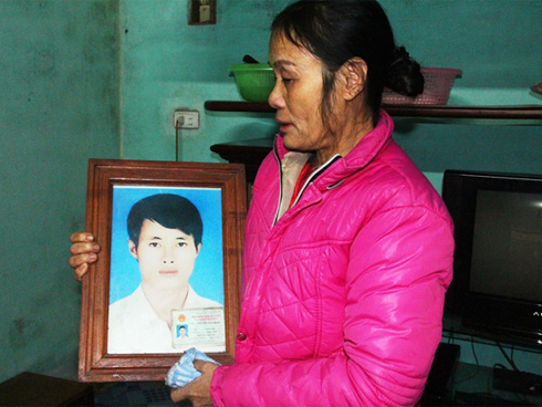 Đi tập thể dục, người dân phát hiện nam thanh niên nằm tử vong dưới bờ đê-2