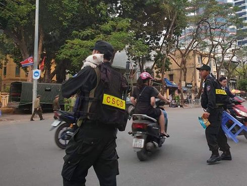 Hành động đẹp: CSGT dùng xe đặc chủng chở 2 mẹ con đi cấp cứu khi quốc lộ 1 bị cấm đường-3