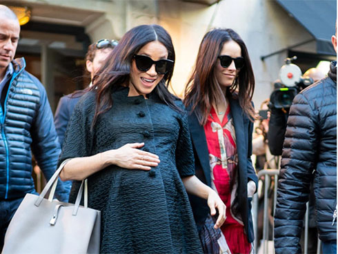 Một loạt khoảnh khắc Meghan túm tóc, ẩu đả với chị dâu Kate trong Cung điện hoàng gia khiến người dùng mạng phát sốt-6