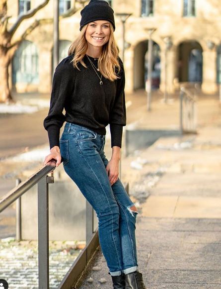 Nữ cảnh sát nóng bỏng giành giải Hoa hậu Đức 2019-10