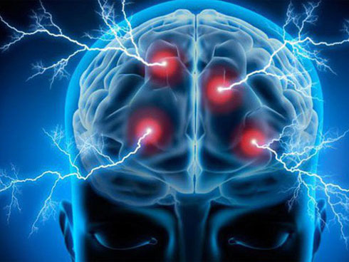 Bà mẹ 2 con đột tử vì thói quen dùng điện thoại rất nhiều người mắc phải-3