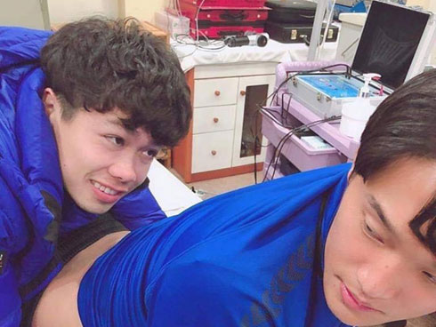 CĐV Incheon United vỗ tay reo hò khi Công Phượng đá penalty theo kiểu panenka-1