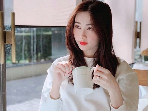 Đặng Thu Thảo liên tục bị nghi mang bầu em bé thứ 2 khi cơ thể xuất hiện những dấu hiệu này