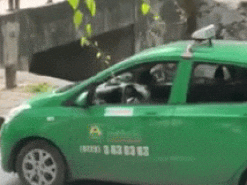 Muốn quỵt 700 nghìn tiền taxi, cụ già 