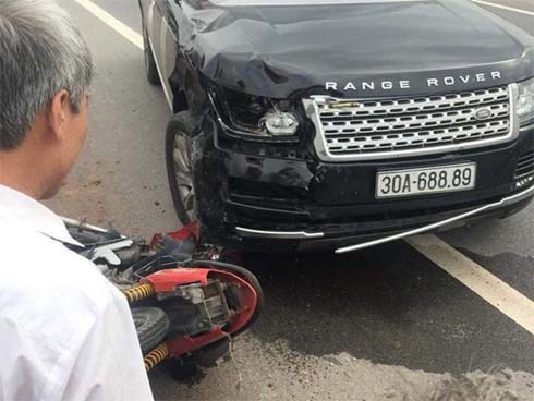 Hưng Yên: Chồng tử vong, vợ nguy kịch sau khi va chạm với xe Range Rover