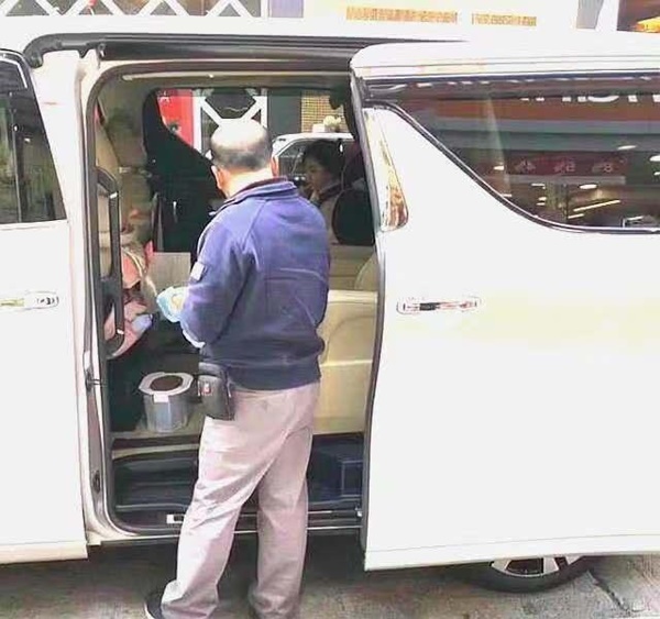 Con gái Dương Mịch lộ mặt sau khi cha mẹ ly hôn và biểu cảm của cô bé gây chú ý lớn-3