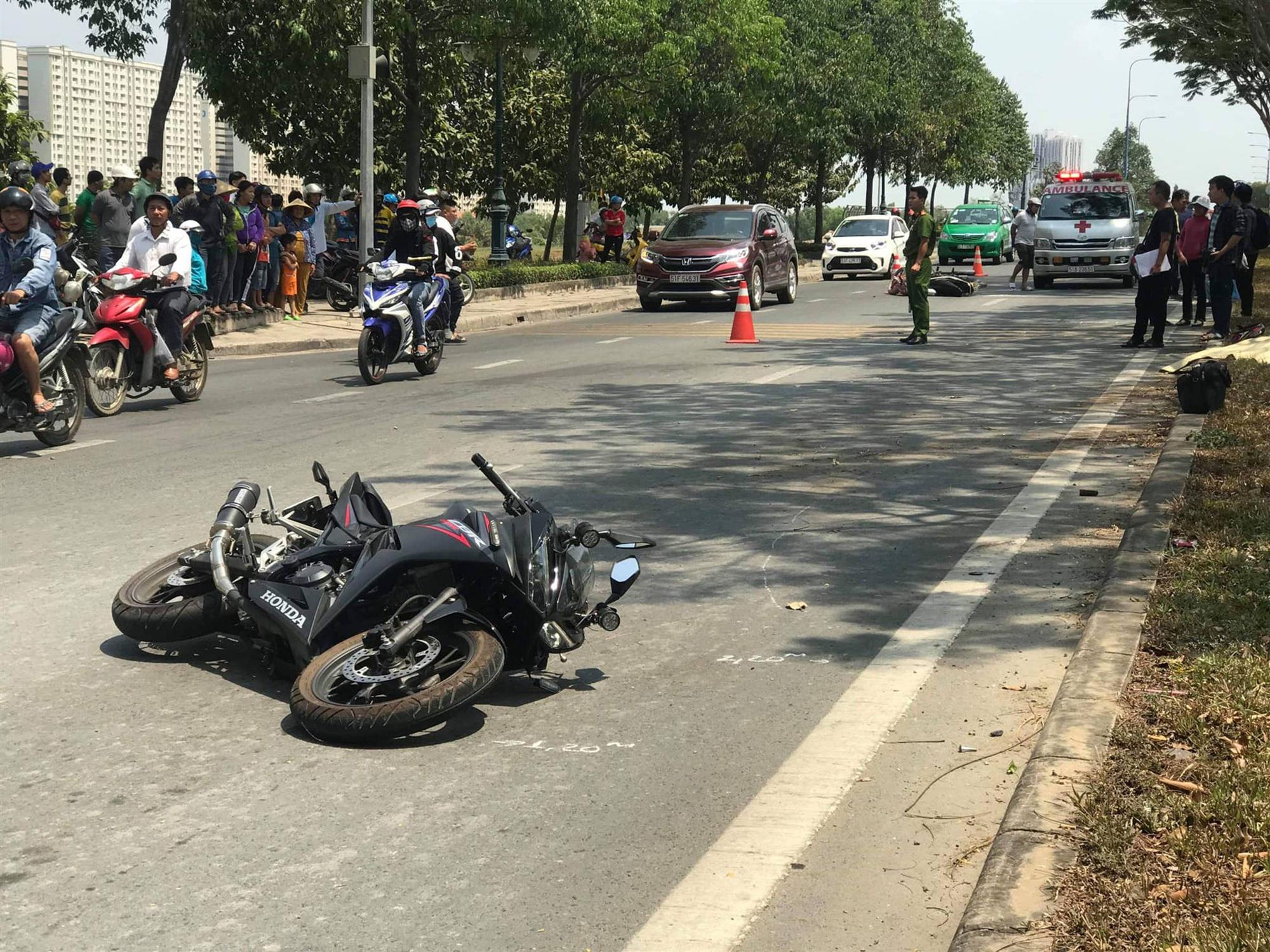 TP. HCM: Va chạm với xe máy, nam thanh niên 25 tuổi lái mô tô văng vào lề đường tử vong tại chỗ-1