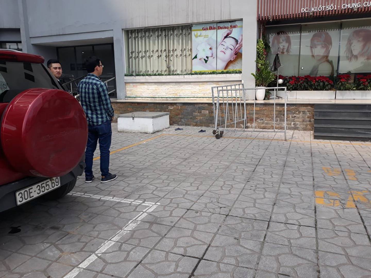 Hà Nội: Bé trai khoảng 5 tuổi rơi từ tầng cao chung cư xuống đất, tử vong thương tâm-2