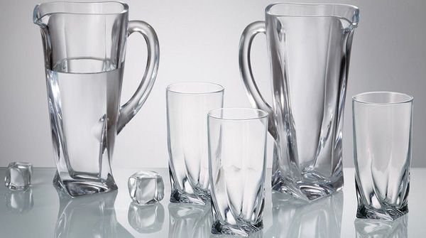 Hô biến cốc chén xỉn màu trở nên trắng tinh như mới sau 2 phút nhờ thứ mạnh gấp 10 lần xà phòng-1