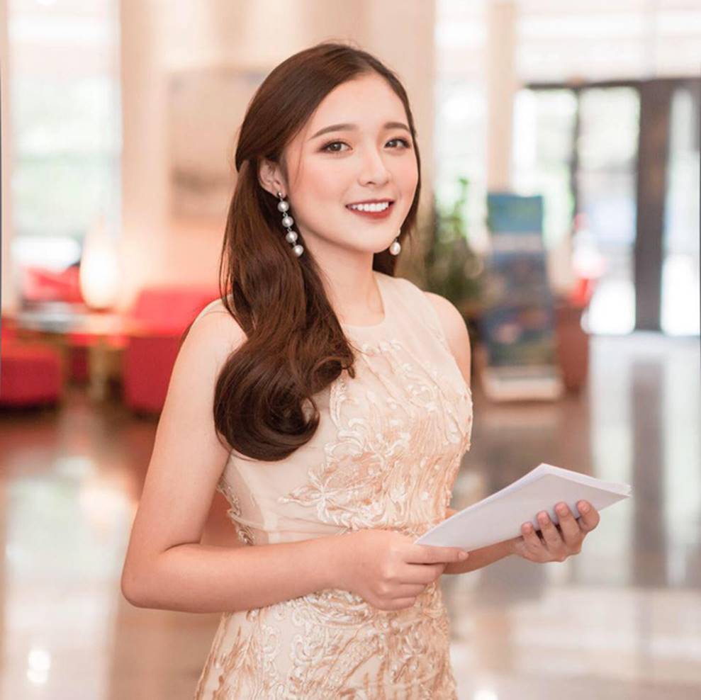 Chỉn chu, giản dị khi lên sóng nhưng ngoài đời nữ MC trẻ nhất VTV lại gợi cảm thế này-4