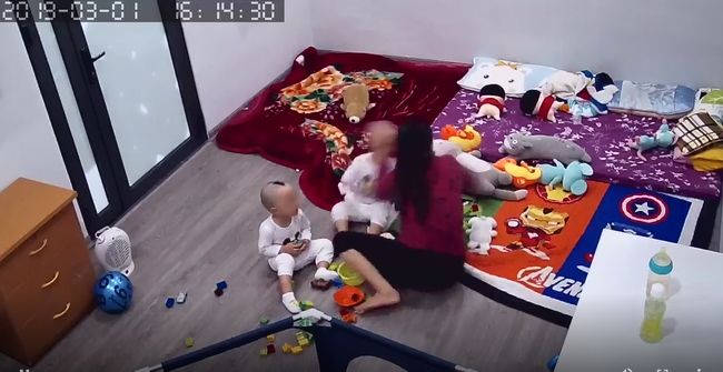 Hà Nội: Bất ngờ mở camera lên xem, người mẹ sốc khi thấy cảnh con trai đang ốm bị giúp việc tát liên tiếp vào mặt-2