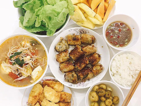 Chồng dễ tính bảo Ăn gì cũng được”, vợ liền làm mâm cơm khiến anh khóc thét, chị em thì cười bò và sự thật-4