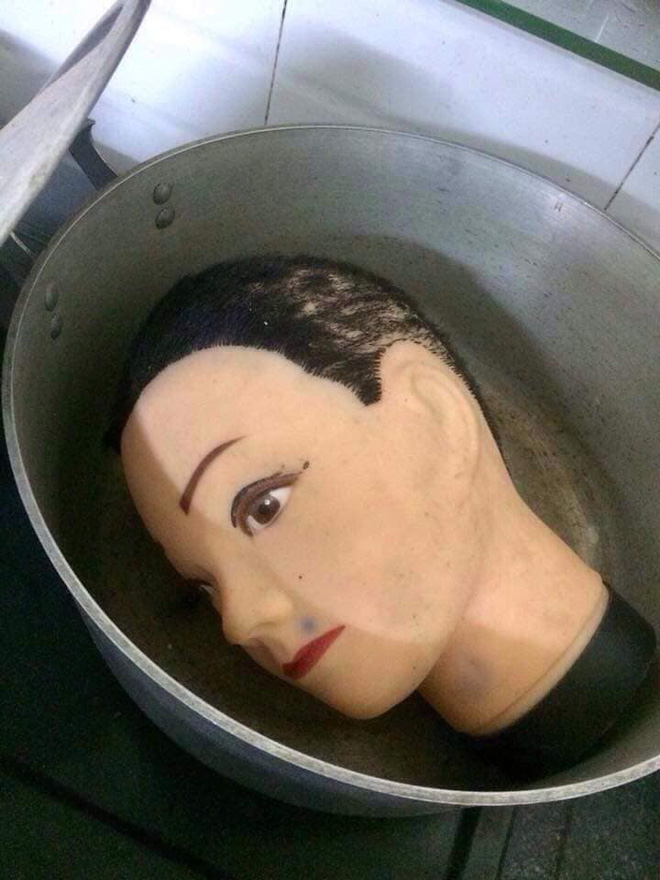 Đang nấu cơm trong bếp, người phụ nữ khóc thét lao ra ngoài khi mở nắp vung nồi ra-4