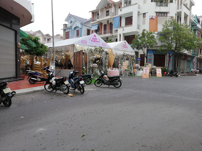 Lại thêm một đám cưới rước dâu chưa đầy 30m: Lấy chồng hàng xóm trở thành mốt, nhiều dân mạng đưa ra quyết định bất ngờ-1