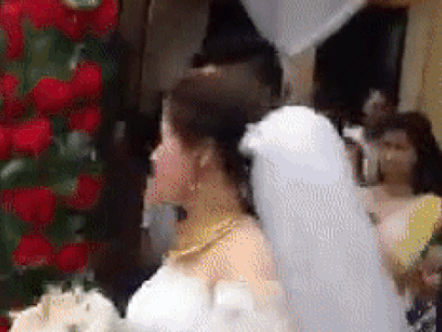 Đi công tác không kịp về dự đám cưới, anh chàng chết điếng khi nhận được tin nhắn đòi phong bì của vợ bạn: Tiền đấy vợ chồng em bố thí, anh nuốt trôi nhé!-4