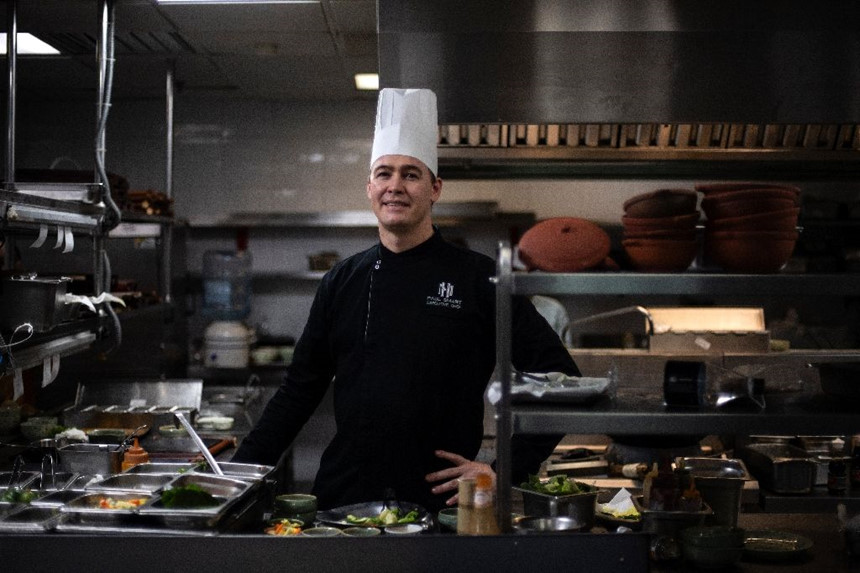 Chó nghiệp vụ, đầu bếp riêng và người thử đồ ăn cho hai ông Trump, Kim-1