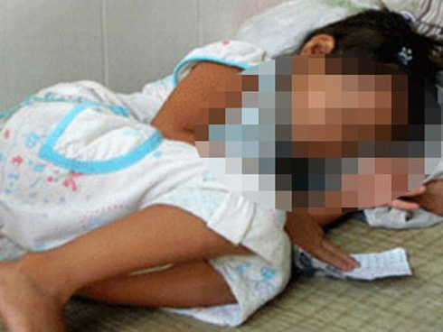 Đó là bí mật nhỏ giữa chúng ta, câu nói của người bố ám ảnh bé gái suốt 9 năm-6