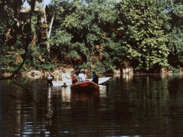 Rủ nhau đi câu cá, 2 cậu bé phát hiện hộp sọ người không răng, hé lộ vụ án giết người khiến cả nước Mỹ ớn lạnh-6