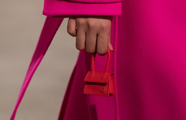 Túi xách nhỏ bằng bao diêm giá gần 12 triệu: Chả biết dùng làm gì-1