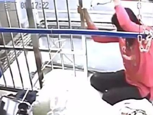 Tin lời hứa không tái phạm ngoại tình của chồng, người vợ sốc khi tìm thấy băng sex trong nhà-2