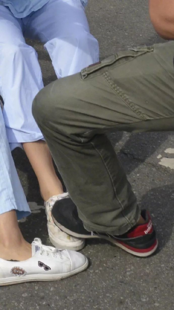 Cười không ngậm miệng được khi xem học sinh thi kéo co: lăn lê bò toài, kéo nhau đến bật cả nền sân-5