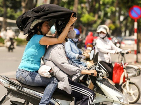 Miền Trung nguy cơ bão chồng bão: Bão số 8 đổ bộ Hà Tĩnh - Quảng trị trong đêm nay, đêm mai bão số 9 cuồng phong tiến vào biển Đông-2